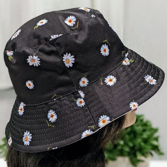 NWT - Alice + Olivia's Ao X Fabfitfun Reversible Bucket Hat In Daisy Print - Picture 4 of 16